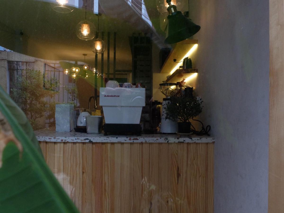 A Pousada Half Coffee N Dorm Cidade de Ho Chi Minh Exterior foto